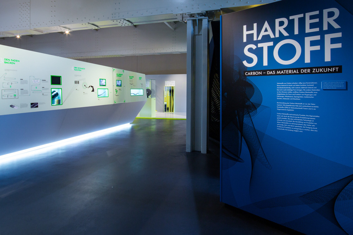 Eingangsbereich zur Ausstellung über Carbon
